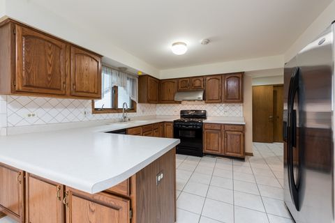Tiny photo for 4074 Blackstone Avenue, Gurnee, IL 60031 (MLS # 12174366)