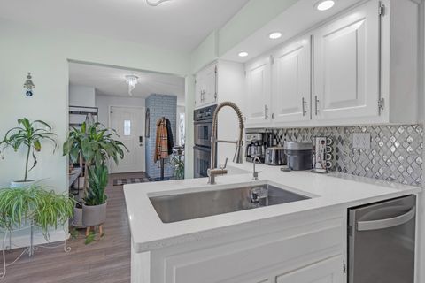 Tiny photo for 886 W Palatine Road, Palatine, IL 60067 (MLS # 12338205)