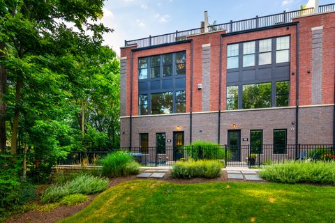 Tiny photo for 912 E Chicago Avenue, Naperville, IL 60540 (MLS # 12483190)