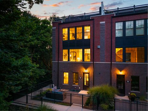 Photo of 912 E Chicago Avenue, Naperville, IL 60540 (MLS # 12483190)