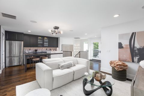 Tiny photo for 912 E Chicago Avenue, Naperville, IL 60540 (MLS # 12483190)