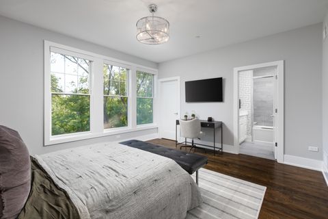 Tiny photo for 912 E Chicago Avenue, Naperville, IL 60540 (MLS # 12483190)