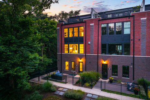 Tiny photo for 912 E Chicago Avenue, Naperville, IL 60540 (MLS # 12483190)