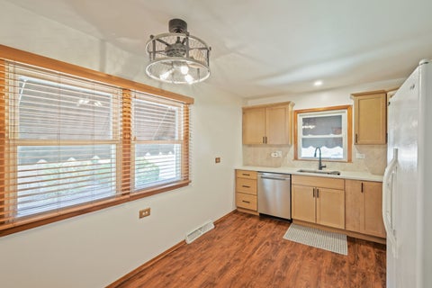 Tiny photo for 3903 153rd Street, Midlothian, IL 60445 (MLS # 12758948)