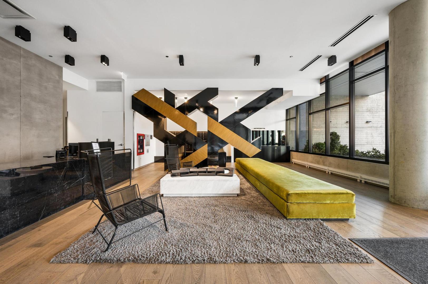 111 S Peoria Street 403