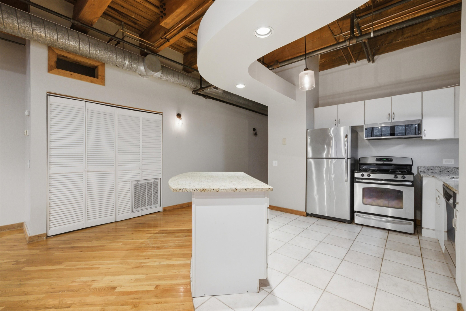732 S Financial Place 713