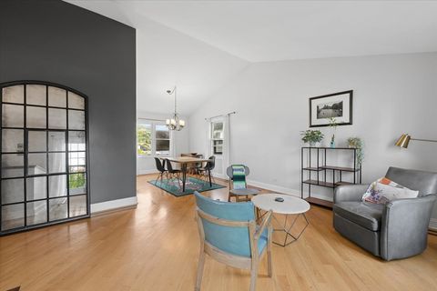 Tiny photo for 725 Buffalo Circle, Carol Stream, IL 60188 (MLS # 12714693)