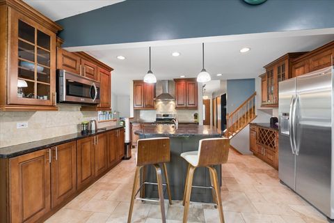 Tiny photo for 725 Buffalo Circle, Carol Stream, IL 60188 (MLS # 12714693)