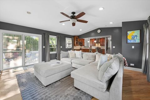Tiny photo for 725 Buffalo Circle, Carol Stream, IL 60188 (MLS # 12714693)
