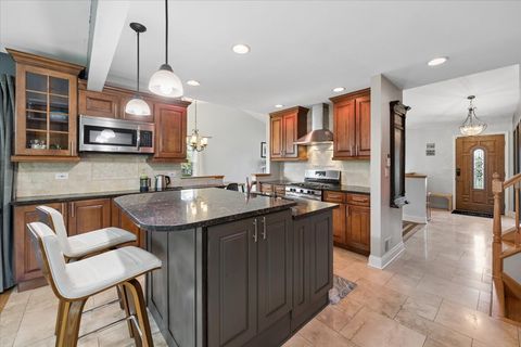 Tiny photo for 725 Buffalo Circle, Carol Stream, IL 60188 (MLS # 12714693)