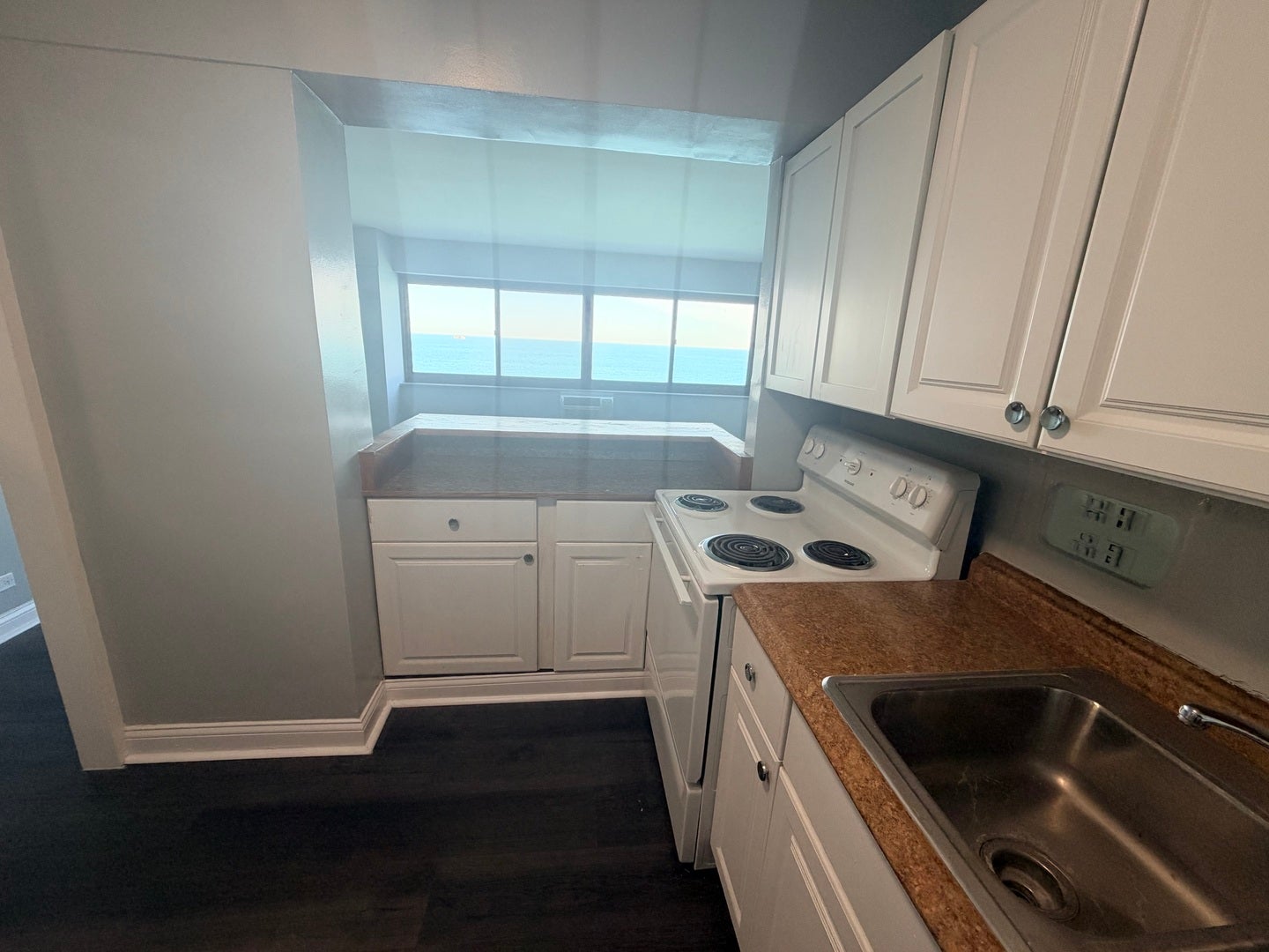 7337 S South Shore Drive 1109