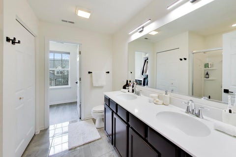 Tiny photo for 31 Oak Creek Court, North Aurora, IL 60542 (MLS # 12626053)