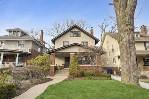 Photo of 729 Lincoln Street, Evanston, IL 60201 (MLS # 12599706)