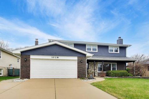 Tiny photo for 1028 S Beechwood Drive, Mount Prospect, IL 60056 (MLS # 12607579)