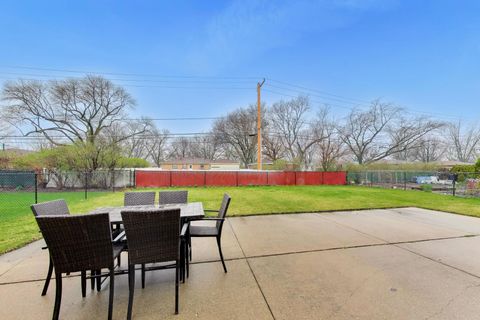 Tiny photo for 1028 S Beechwood Drive, Mount Prospect, IL 60056 (MLS # 12607579)