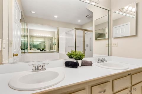 Tiny photo for 741 Old Creek Court, Elk Grove Village, IL 60007 (MLS # 12585230)