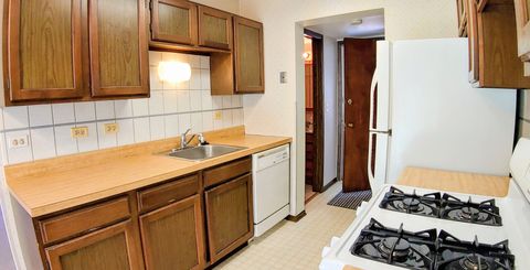 Tiny photo for 1070 Glouchester Harbor #1070, Schaumburg, IL 60193 (MLS # 12665082)