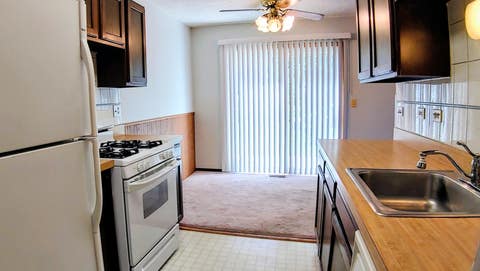 Tiny photo for 1070 Glouchester Harbor #1070, Schaumburg, IL 60193 (MLS # 12665082)