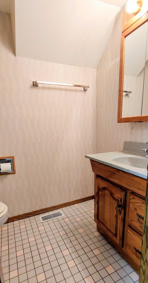 Tiny photo for 1070 Glouchester Harbor #1070, Schaumburg, IL 60193 (MLS # 12665082)