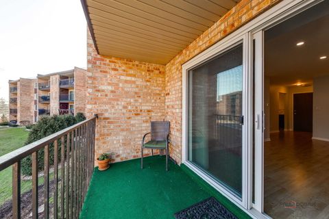 Tiny photo for 1103 S Hunt Club Drive #223, Mount Prospect, IL 60056 (MLS # 12543348)