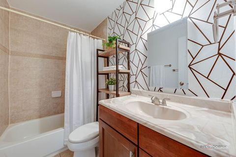 Tiny photo for 1103 S Hunt Club Drive #223, Mount Prospect, IL 60056 (MLS # 12543348)