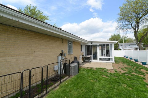 Tiny photo for 985 Idaho Street, Carol Stream, IL 60188 (MLS # 12642594)
