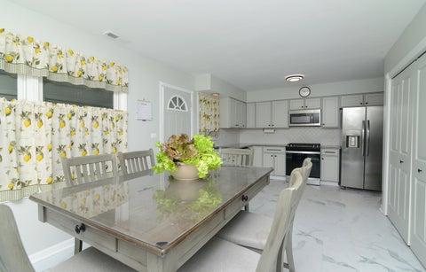 Tiny photo for 985 Idaho Street, Carol Stream, IL 60188 (MLS # 12642594)