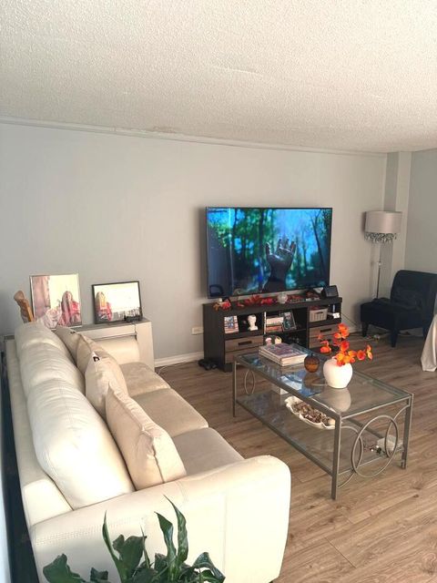 Tiny photo for 1043 S YORK Road #411, Bensenville, IL 60106 (MLS # 12492033)