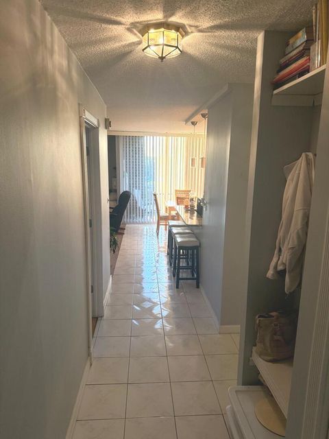 Tiny photo for 1043 S YORK Road #411, Bensenville, IL 60106 (MLS # 12492033)