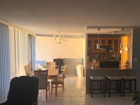 Tiny photo for 1043 S YORK Road #411, Bensenville, IL 60106 (MLS # 12492033)