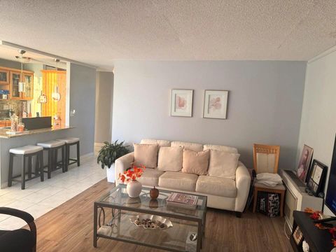 Tiny photo for 1043 S YORK Road #411, Bensenville, IL 60106 (MLS # 12492033)
