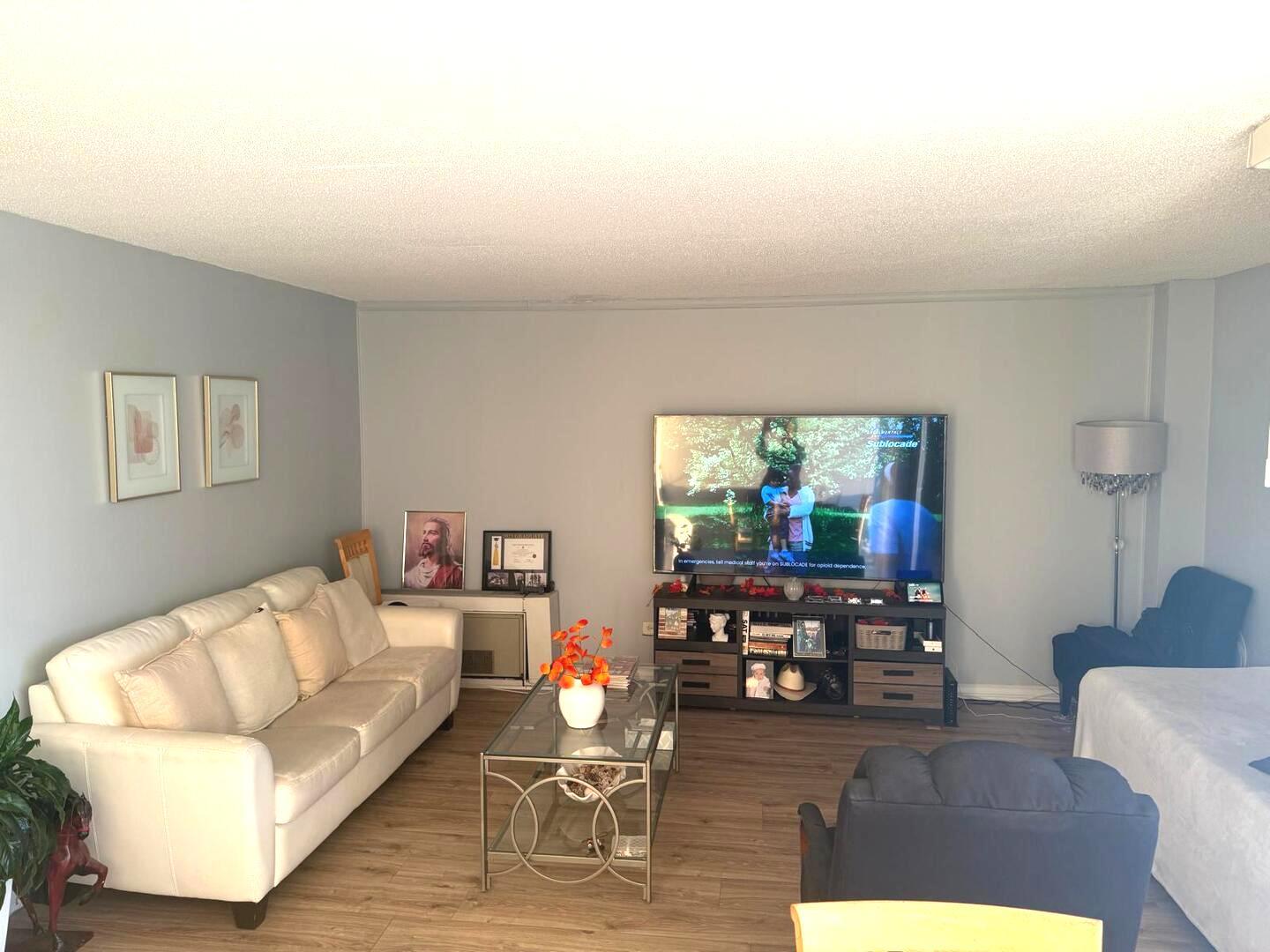 1043 S YORK Road 411