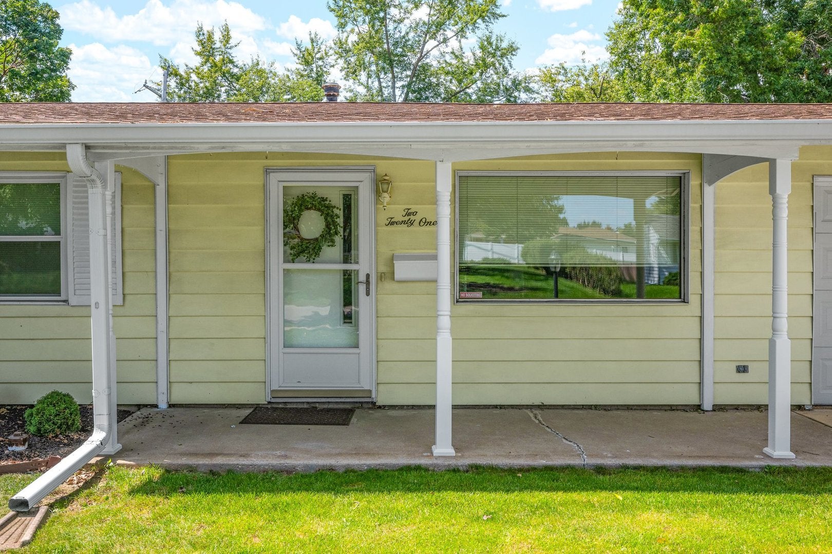 221 Ivanhoe Way
