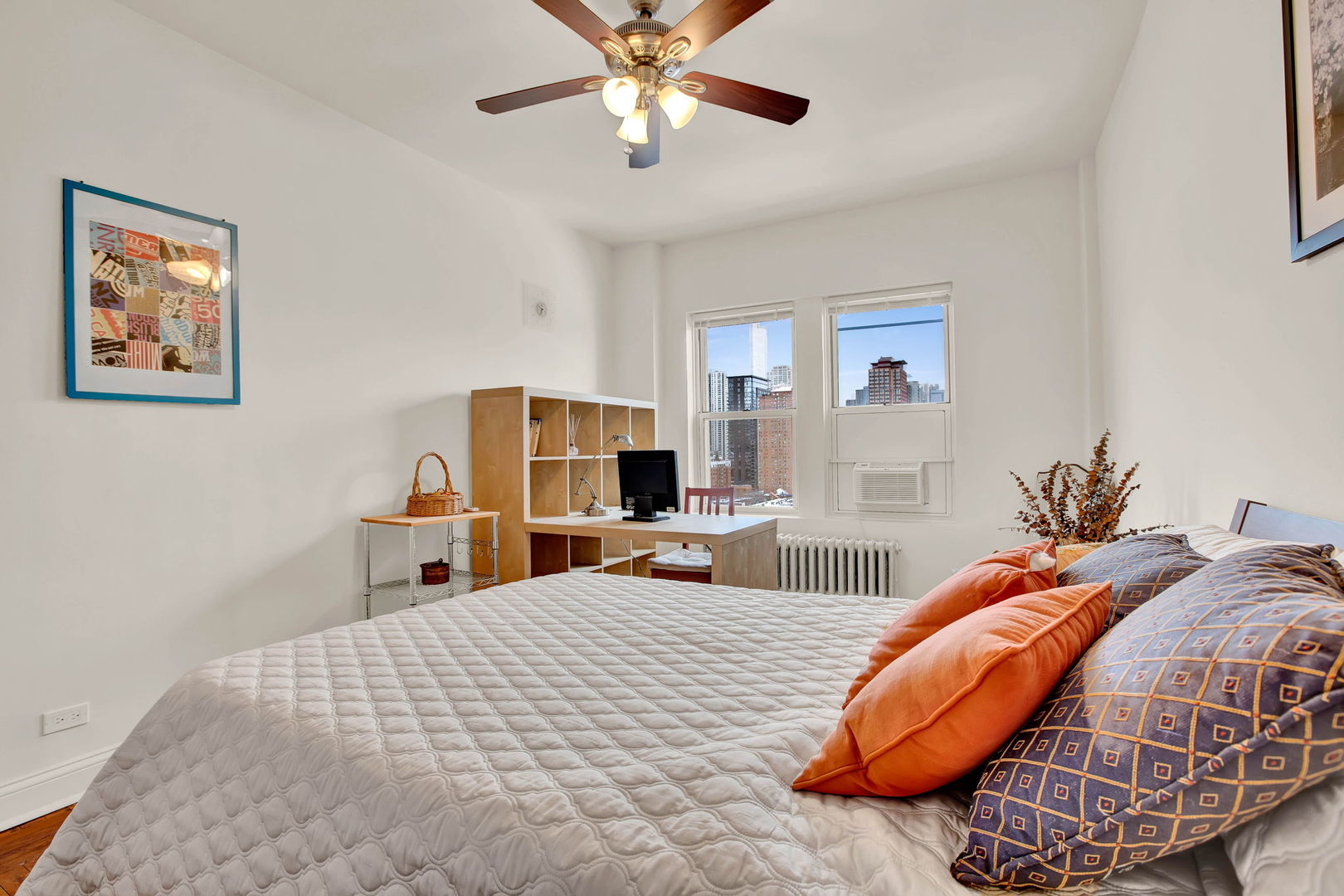 1100 N La Salle Drive 606