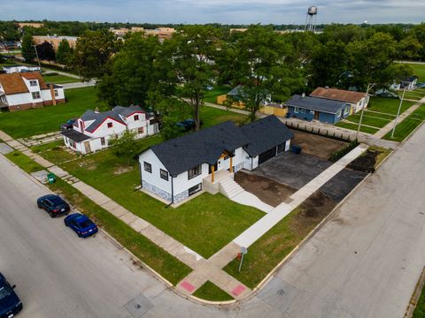 Tiny photo for 718 E 152nd Street, Phoenix, IL 60426 (MLS # 12460468)