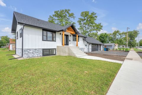 Tiny photo for 718 E 152nd Street, Phoenix, IL 60426 (MLS # 12460468)