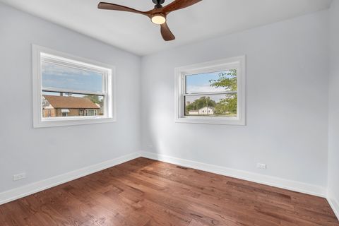 Tiny photo for 718 E 152nd Street, Phoenix, IL 60426 (MLS # 12460468)