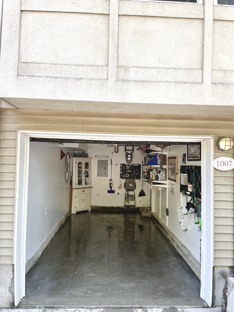 1007 E 61ST Street