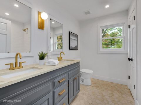 Tiny photo for 140 N Quincy Street, Hinsdale, IL 60521 (MLS # 12520986)