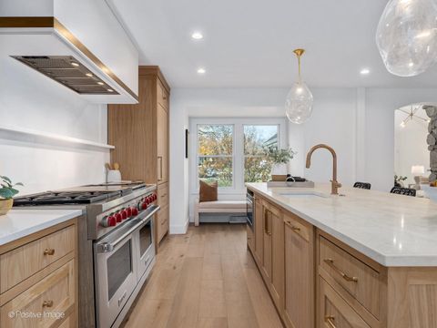 Tiny photo for 140 N Quincy Street, Hinsdale, IL 60521 (MLS # 12520986)