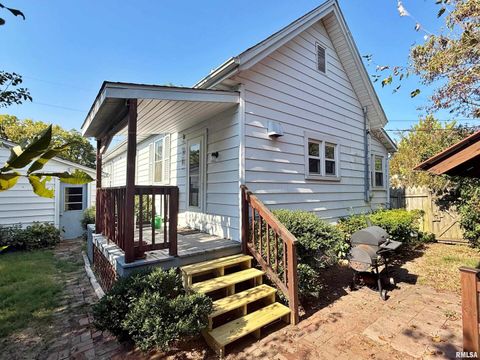 Tiny photo for 601 E 5TH Street, Metropolis, IL 62960 (MLS # EB459778)