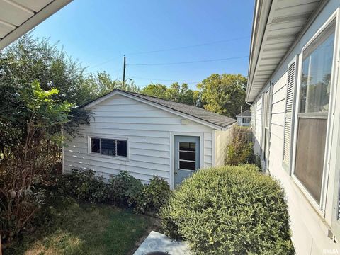Tiny photo for 601 E 5TH Street, Metropolis, IL 62960 (MLS # EB459778)