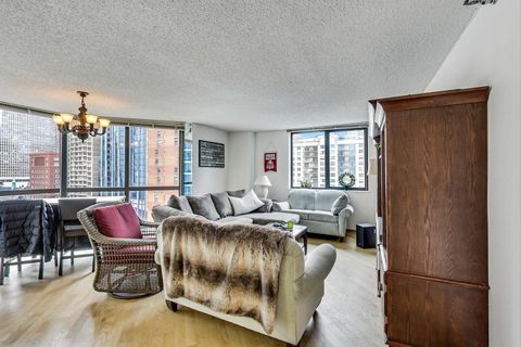 Tiny photo for 33 W DELAWARE Place #13A, Chicago, IL 60610 (MLS # 12400858)
