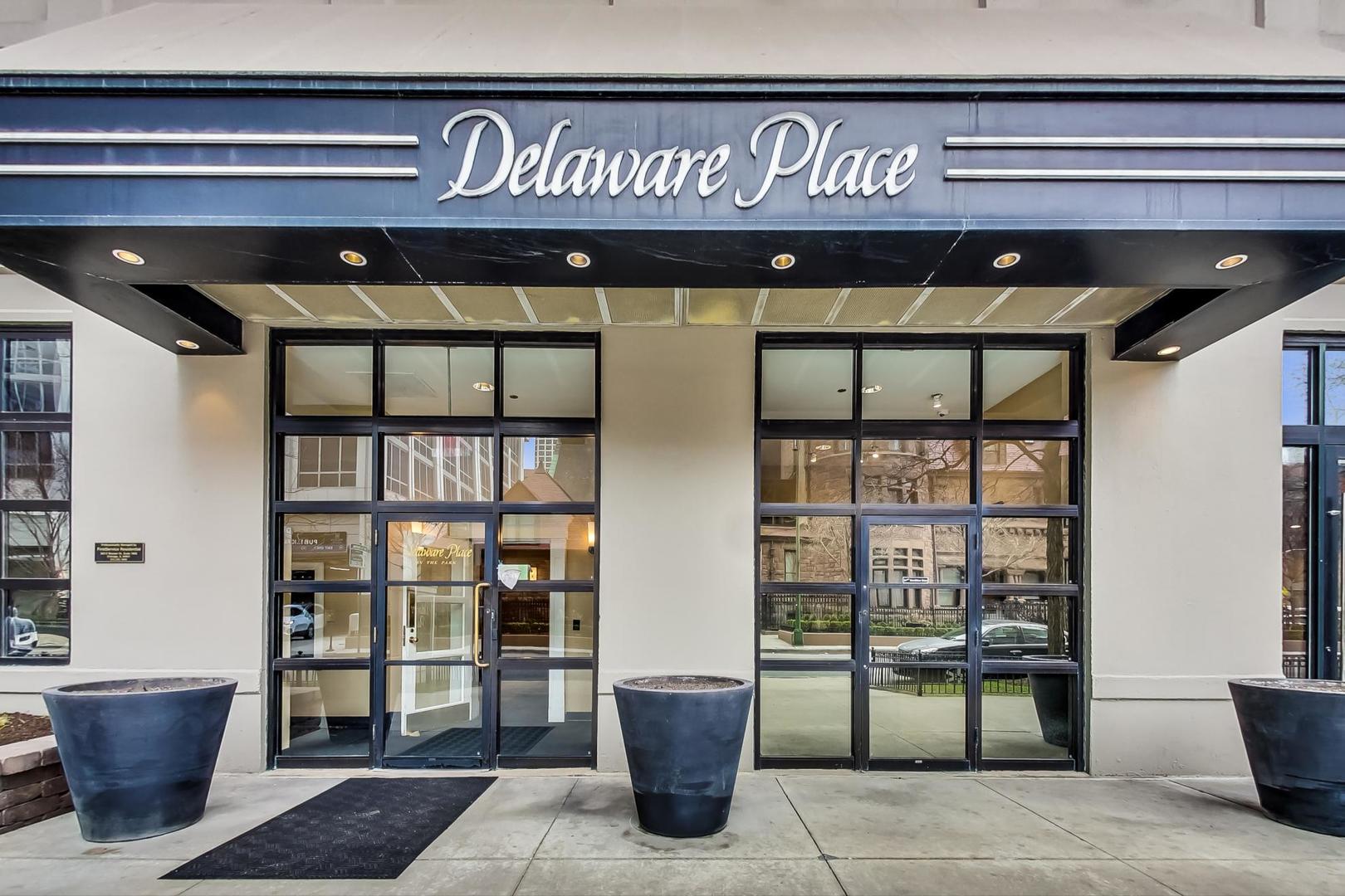 33 W DELAWARE Place 13A