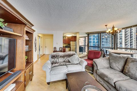 Tiny photo for 33 W DELAWARE Place #13A, Chicago, IL 60610 (MLS # 12400858)