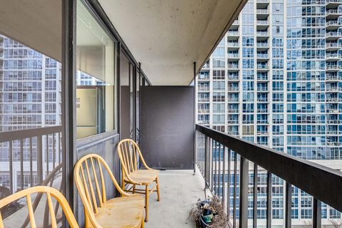 Tiny photo for 33 W DELAWARE Place #13A, Chicago, IL 60610 (MLS # 12400858)