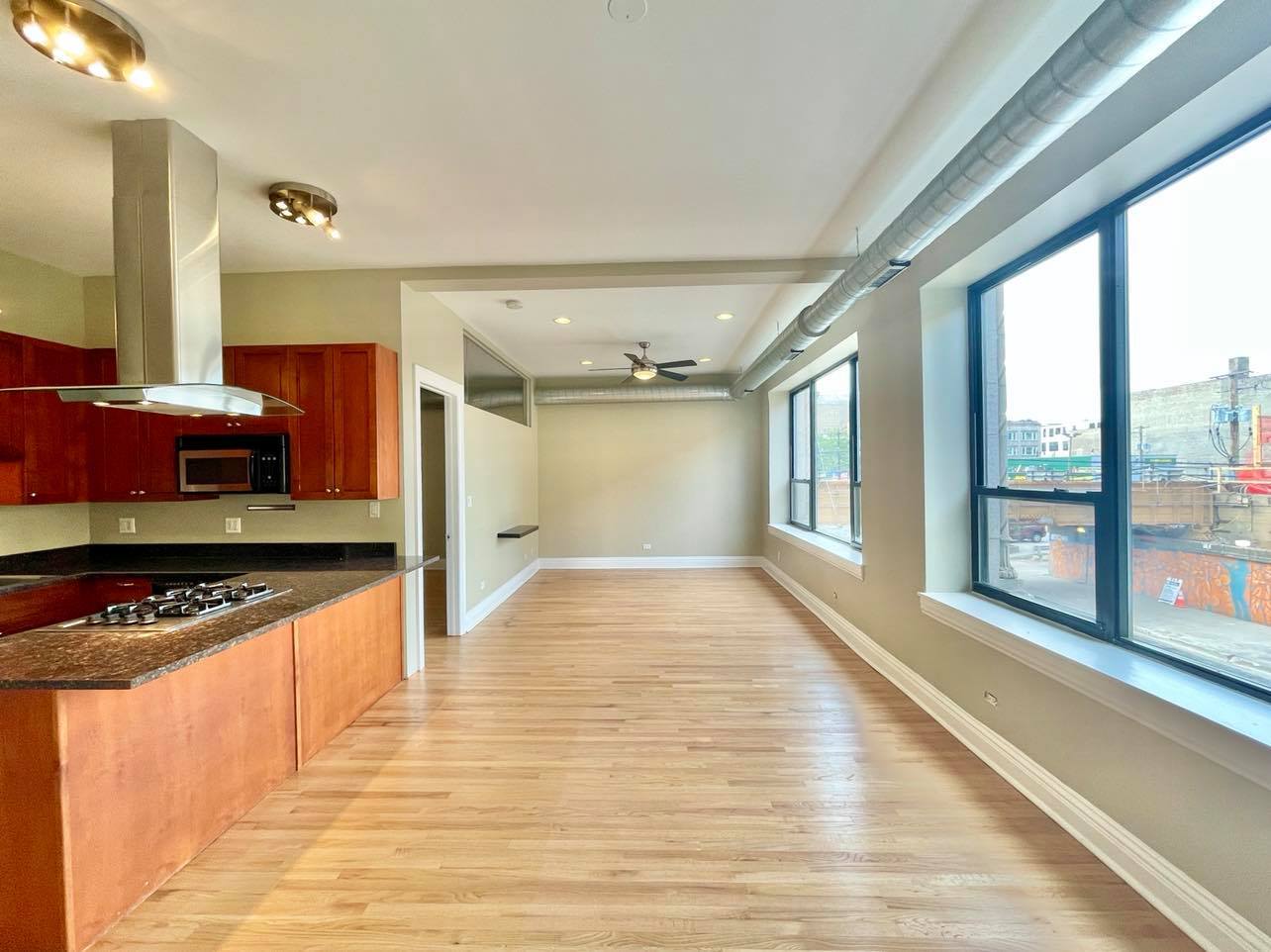 1107 W Lawrence Avenue 208