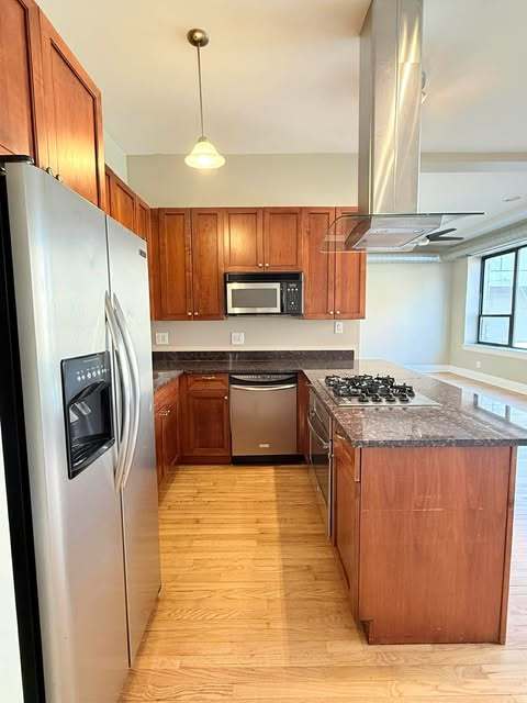 1107 W Lawrence Avenue 208