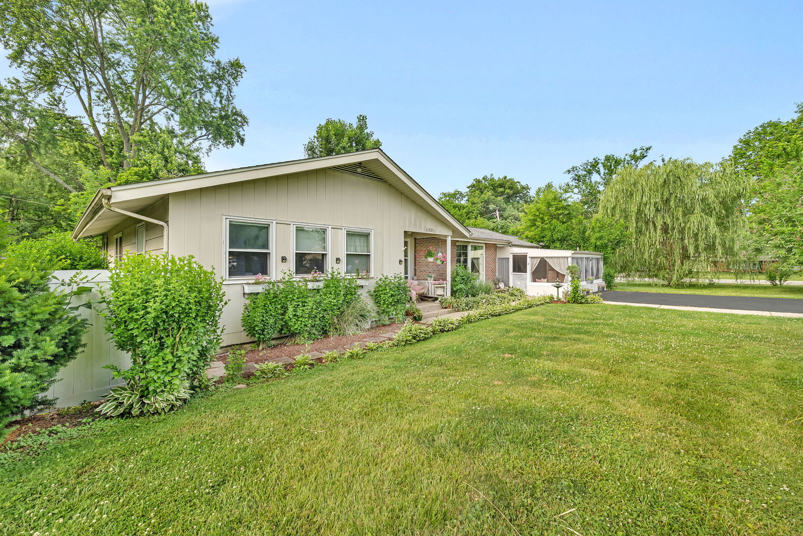 11525 Edgewood Drive