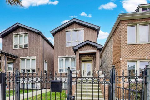 Photo of 1045 W 34th Place, Chicago, IL 60608 (MLS # 12502923)